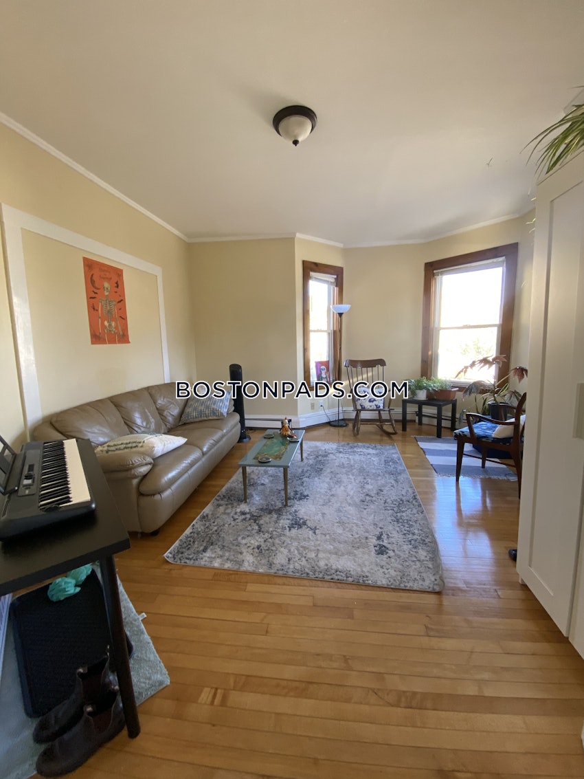 MEDFORD - TUFTS - 3 Beds, 2 Baths - Image 13