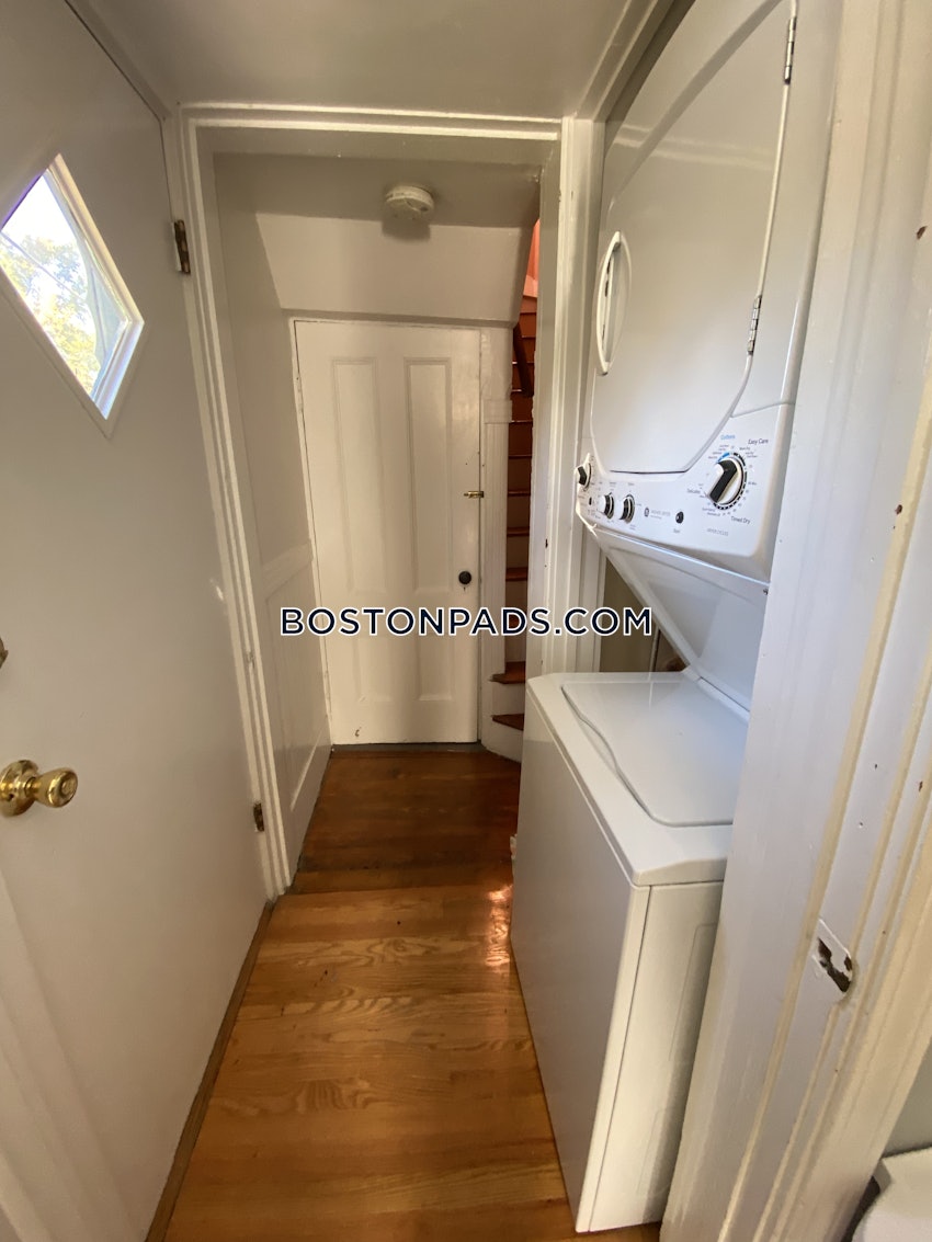 MEDFORD - TUFTS - 3 Beds, 2 Baths - Image 7