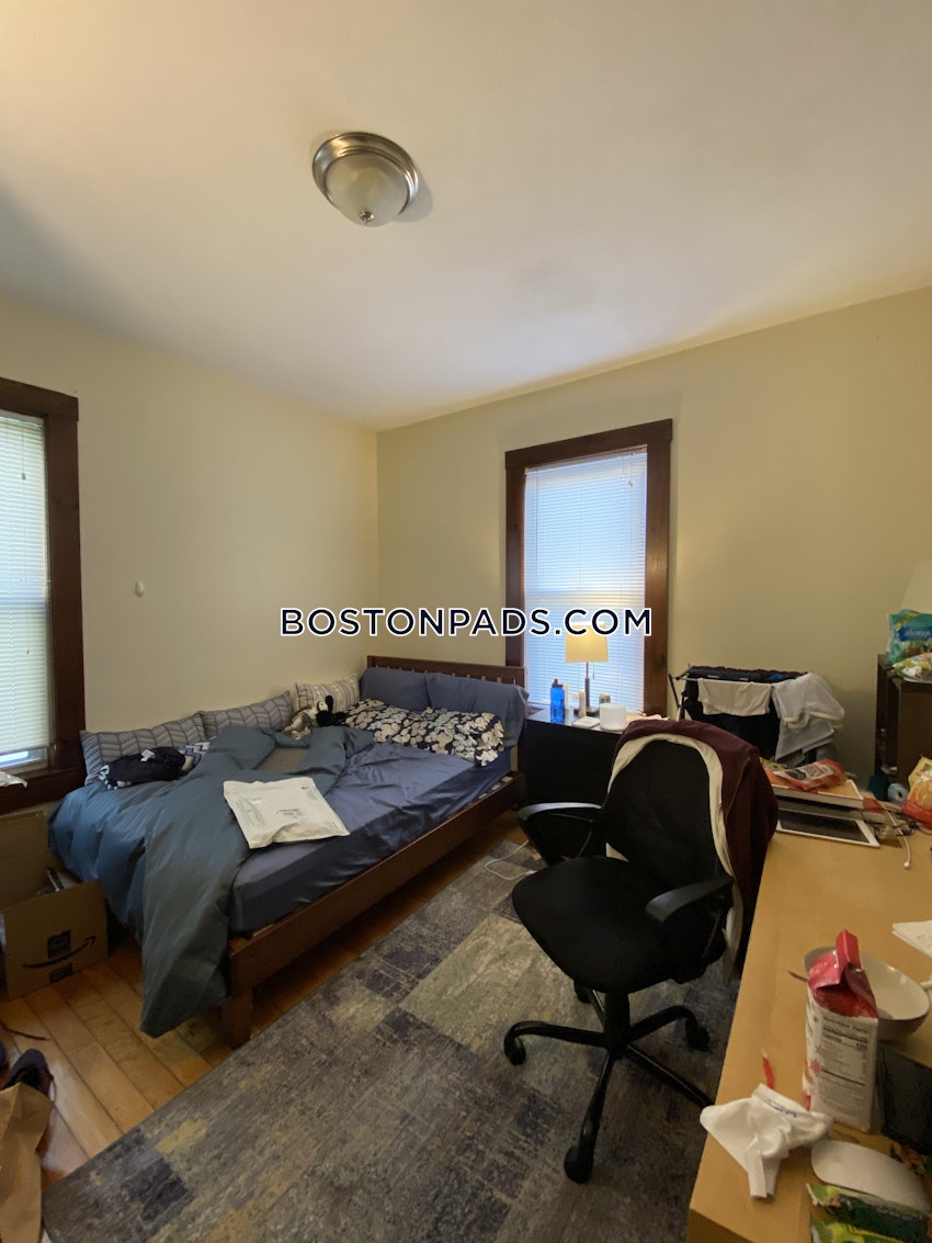 MEDFORD - TUFTS - 3 Beds, 2 Baths - Image 10