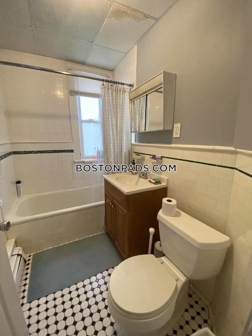 MEDFORD - TUFTS - 3 Beds, 2 Baths - Image 9