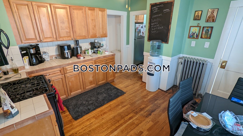 BOSTON - ROSLINDALE - 3 Beds, 1 Bath - Image 44