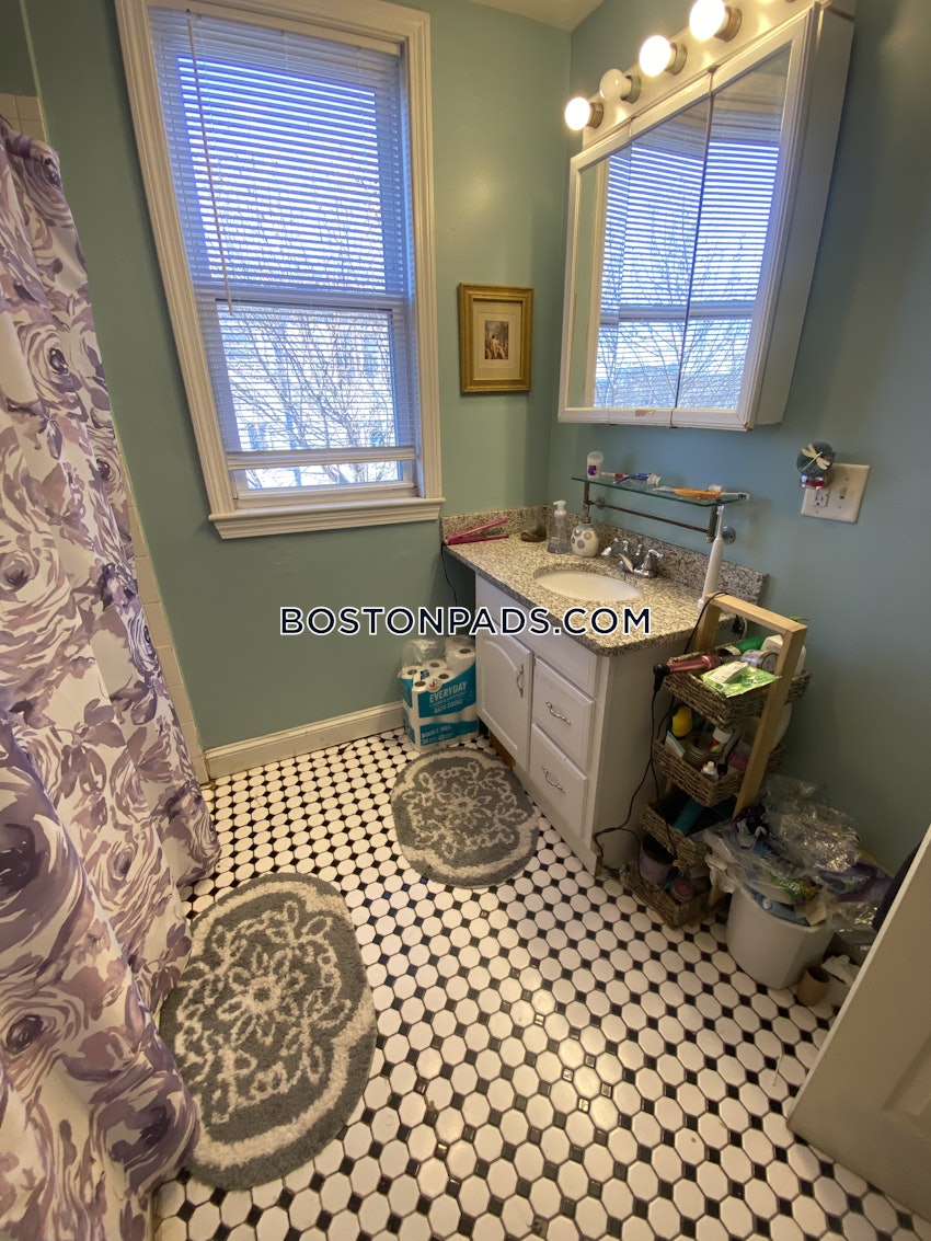 BOSTON - MISSION HILL - 4 Beds, 1 Bath - Image 12