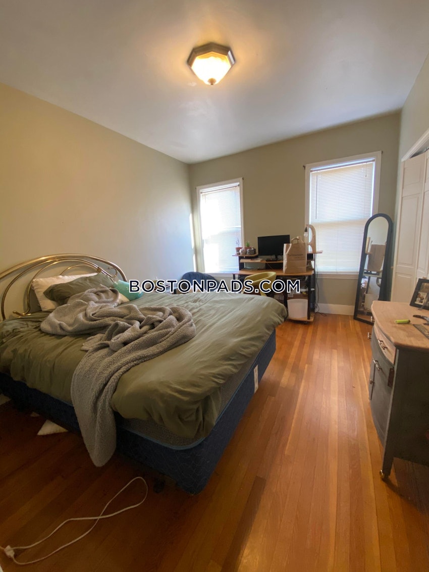 BOSTON - MISSION HILL - 4 Beds, 1 Bath - Image 6