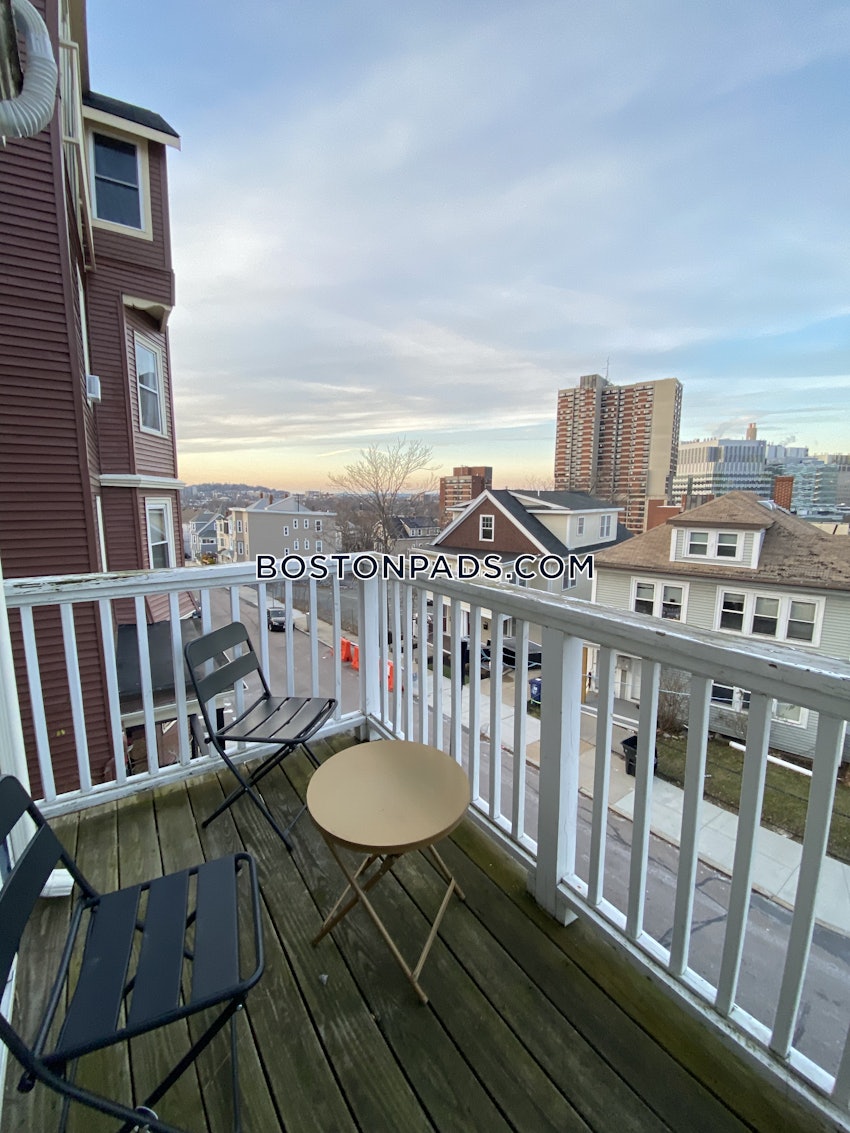 BOSTON - MISSION HILL - 4 Beds, 2 Baths - Image 15