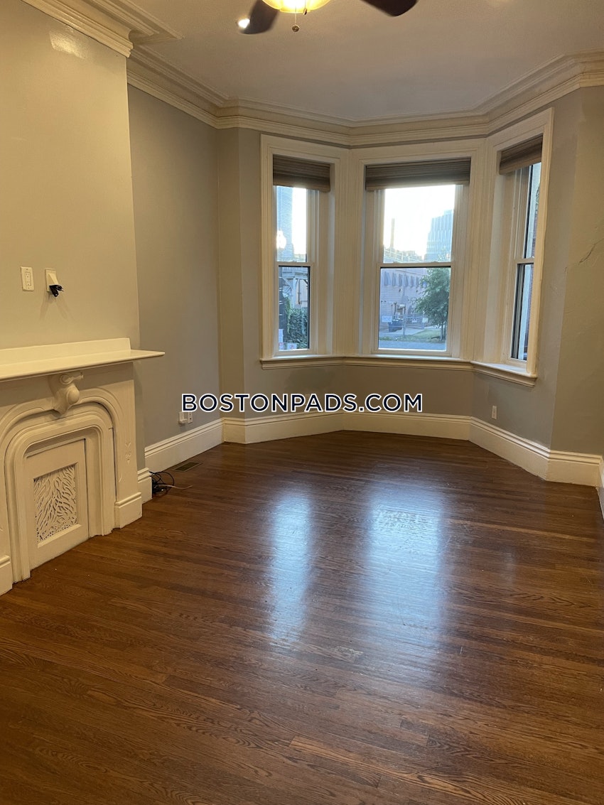 BOSTON - MISSION HILL - 4 Beds, 2 Baths - Image 9