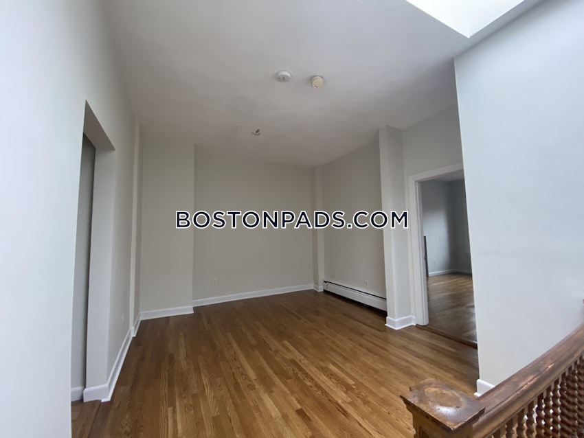 BROOKLINE- WASHINGTON SQUARE - 3 Beds, 2 Baths - Image 12