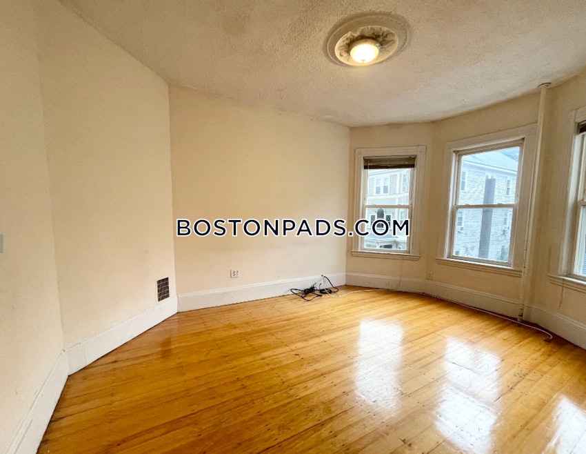 BOSTON - MISSION HILL - 4 Beds, 1 Bath - Image 2