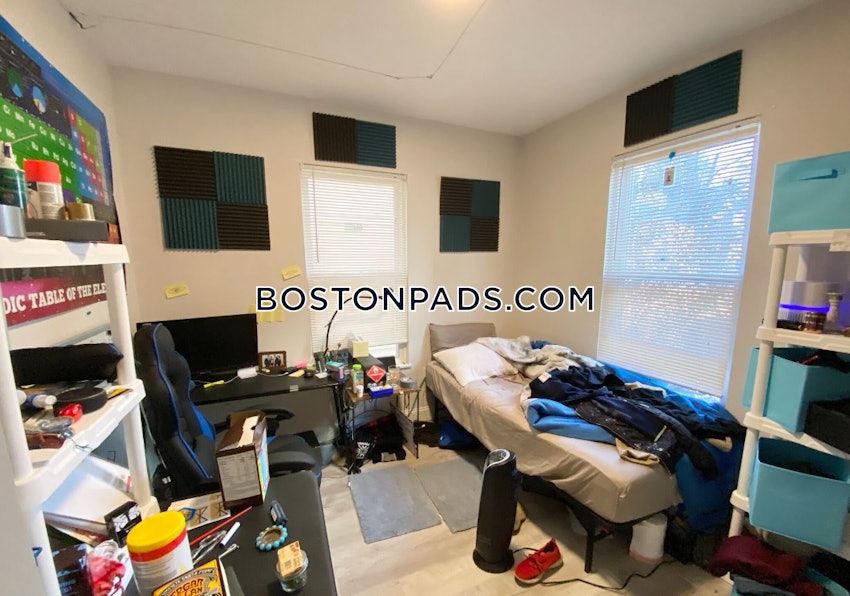 BOSTON - MISSION HILL - 5 Beds, 3 Baths - Image 5