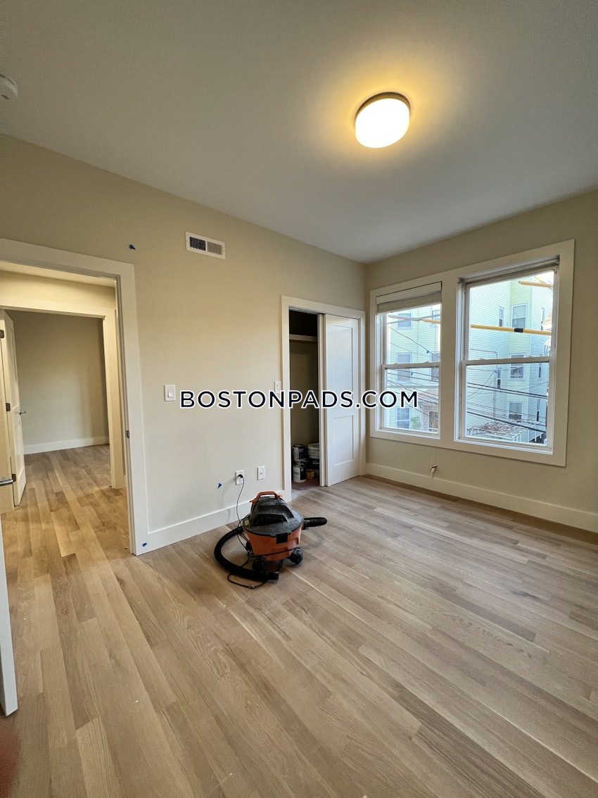 CAMBRIDGE - KENDALL SQUARE - 3 Beds, 2 Baths - Image 13