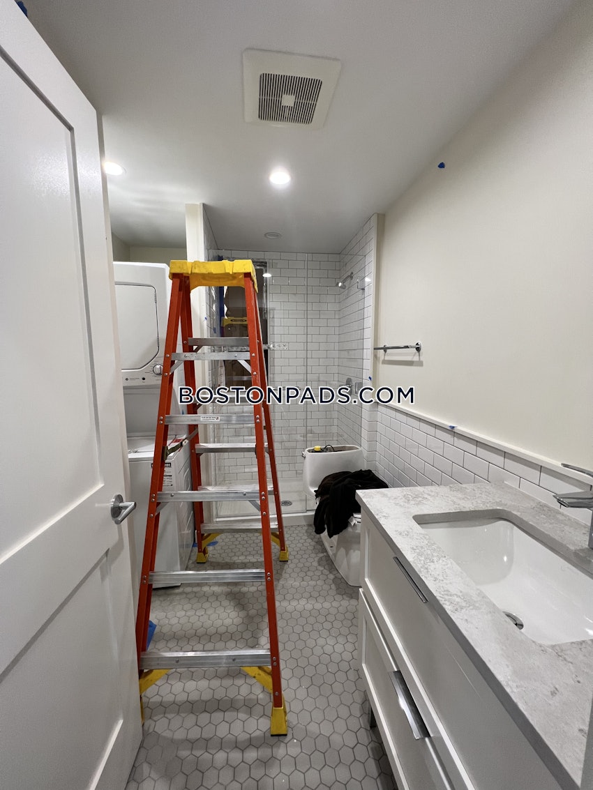 CAMBRIDGE - KENDALL SQUARE - 3 Beds, 2 Baths - Image 4