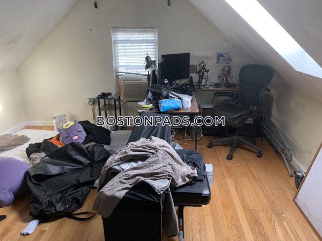 Boston - $10,200+ /mo