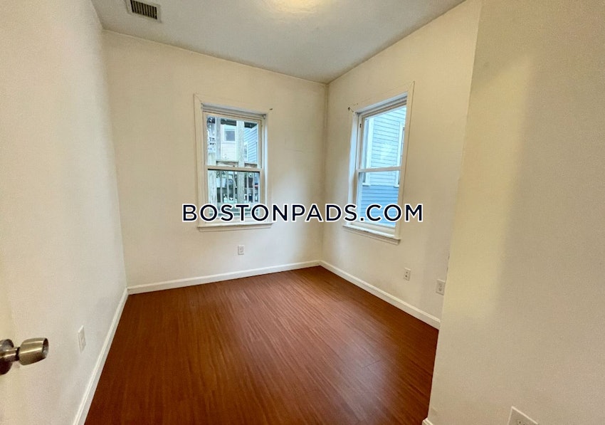 BOSTON - MISSION HILL - 4 Beds, 1.5 Baths - Image 10