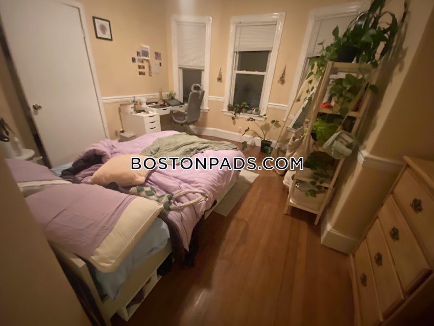 BOSTON - MISSION HILL - 4 Beds, 1.5 Baths - Image 1