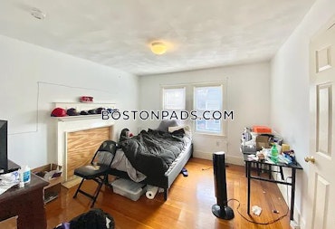 Boston - 6 Beds, 3 Baths