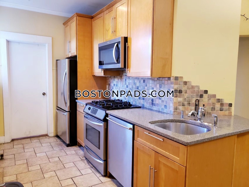 BROOKLINE- BOSTON UNIVERSITY - 4 Beds, 1 Bath - Image 1