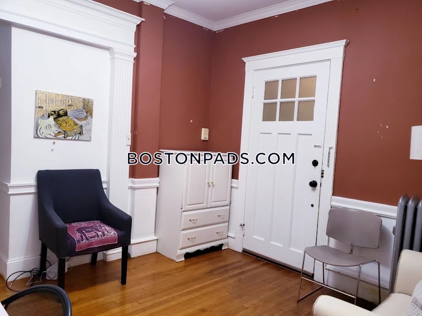 BROOKLINE- BOSTON UNIVERSITY - 4 Beds, 1 Bath - Image 3