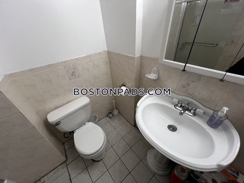 BOSTON - MISSION HILL - 3 Beds, 1 Bath - Image 7