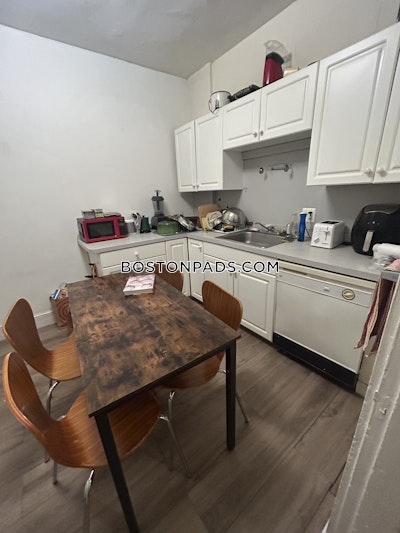 Brookline 3 Beds 1 Bath  Boston University - $4,750 No Fee