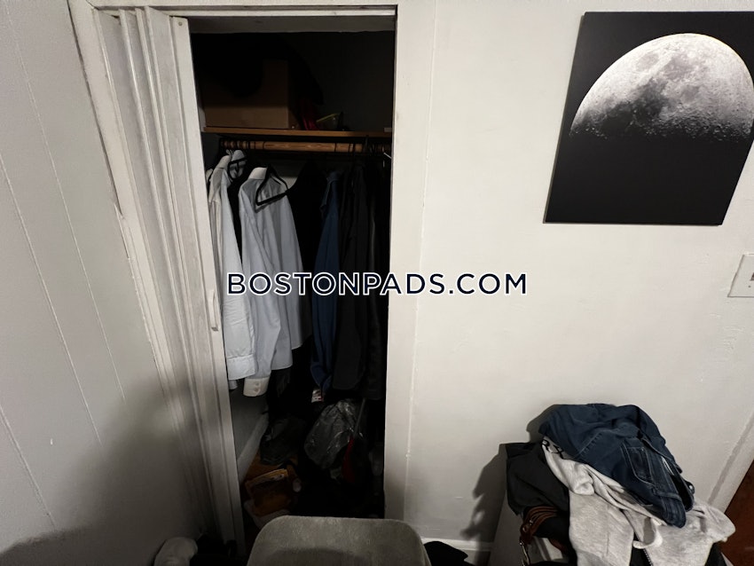 BOSTON - MISSION HILL - 4 Beds, 2 Baths - Image 15