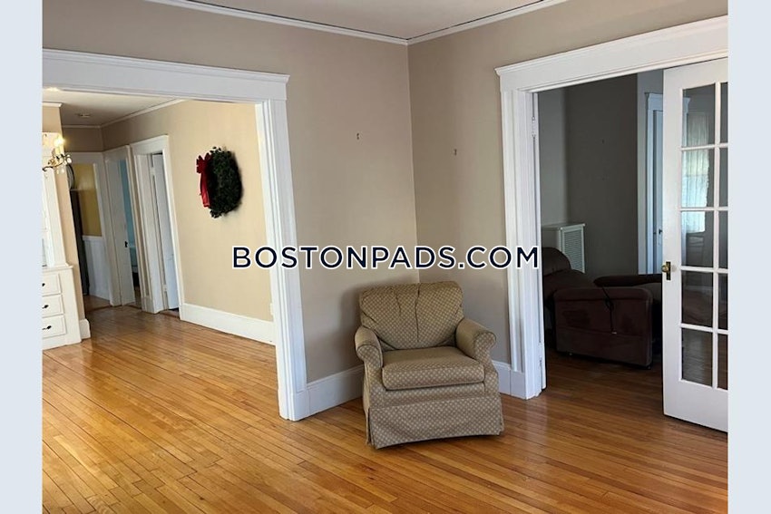 MEDFORD - TUFTS - 4 Beds, 1 Bath - Image 3