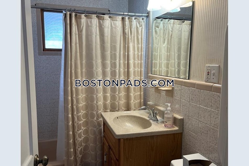 MEDFORD - TUFTS - 4 Beds, 1 Bath - Image 8