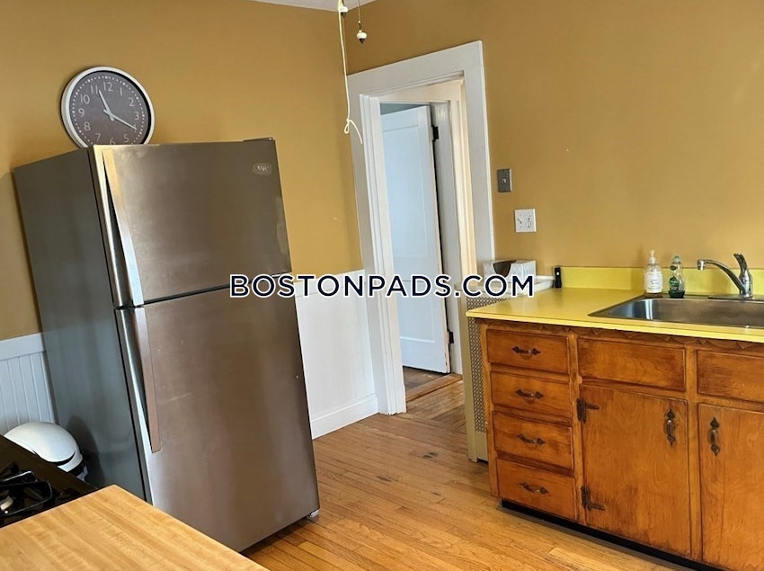 MEDFORD - TUFTS - 3 Beds, 1 Bath - Image 3