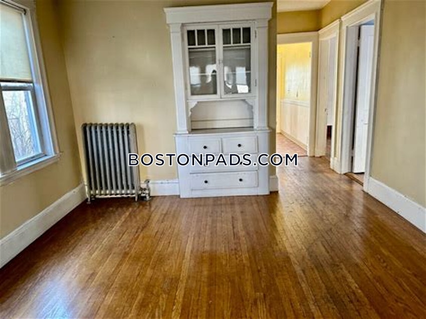 MEDFORD - TUFTS - 3 Beds, 1 Bath - Image 4