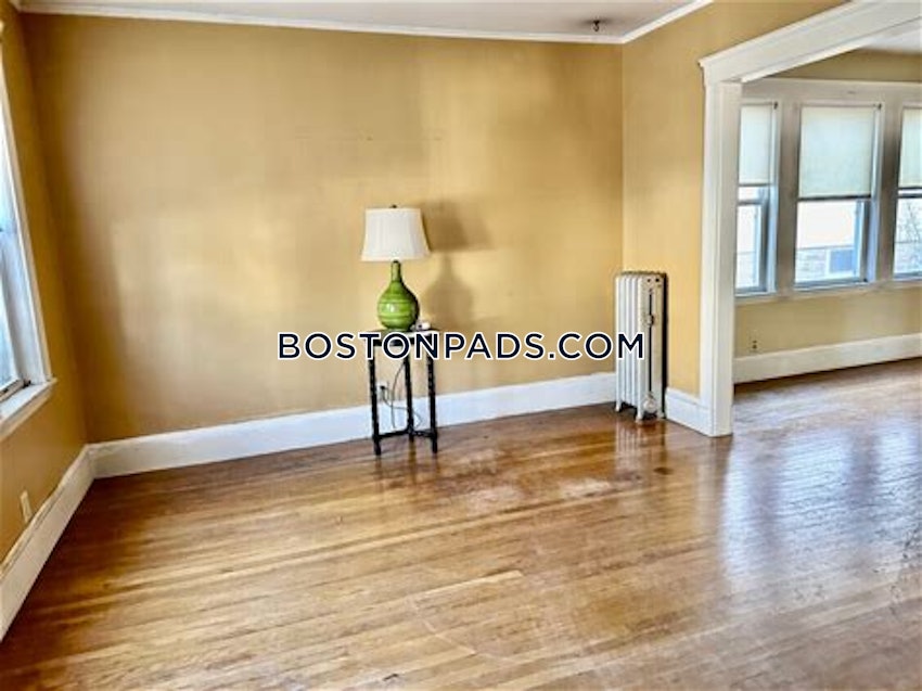 MEDFORD - TUFTS - 3 Beds, 1 Bath - Image 3