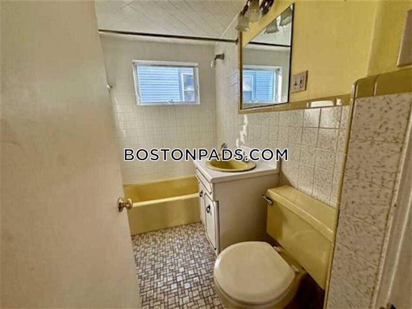 MEDFORD - TUFTS - 3 Beds, 1 Bath - Image 7