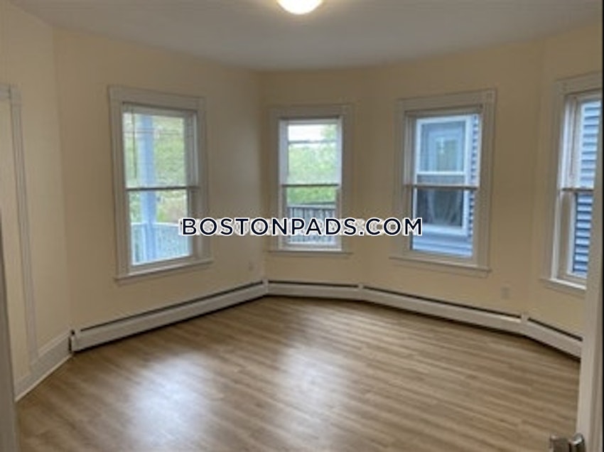 BOSTON - MISSION HILL - 4 Beds, 1 Bath - Image 2