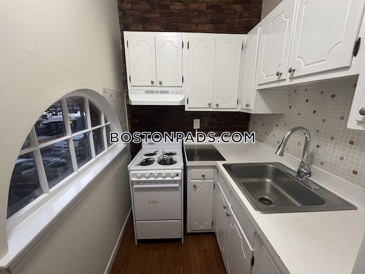 mission-hill-1-bed-1-bath-boston-2300-8003312 