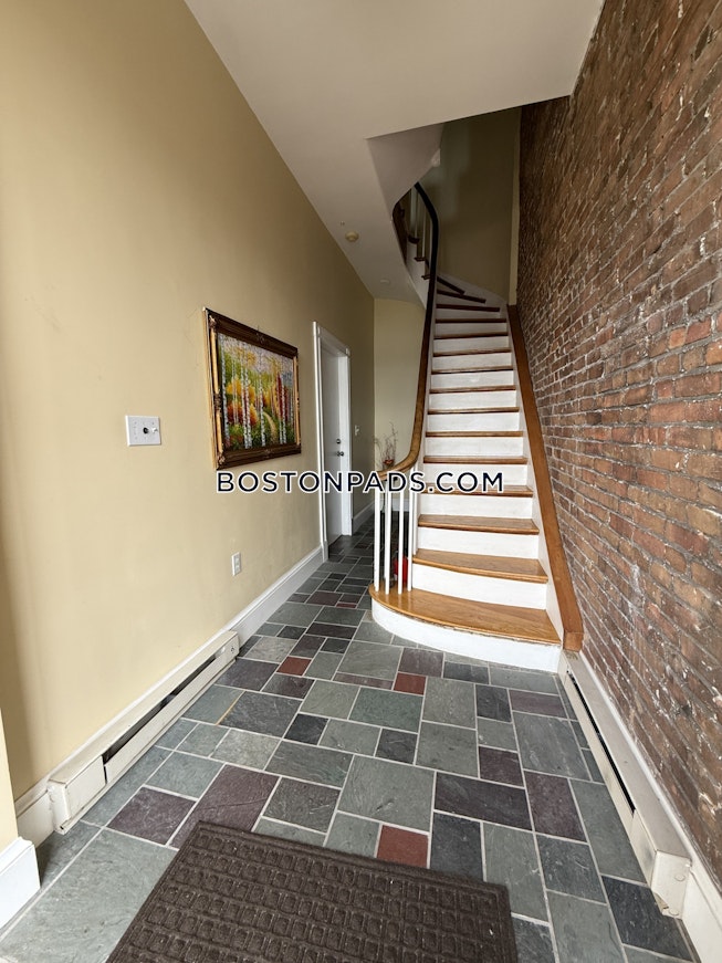 Boston - $2,975+ /mo