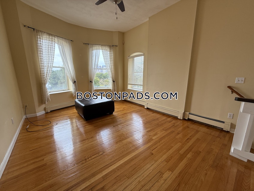Boston - $2,975+ /month