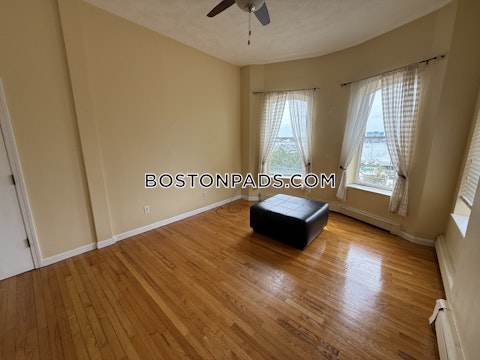 Brigham St. Boston photo 16