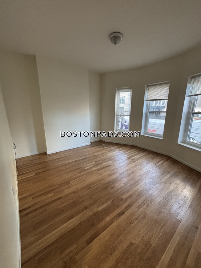Boston - $4,400+ /mo
