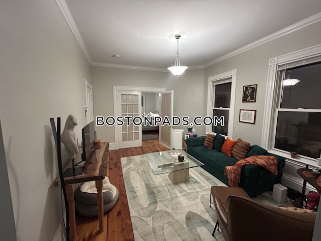 Boston - $2,600+ /mo