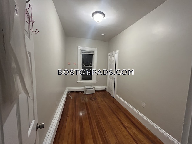 Boston - $2,600+ /mo