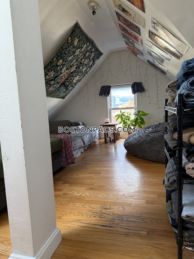 Boston - $10,200+ /mo