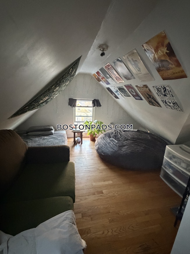 Boston - $10,200+ /mo