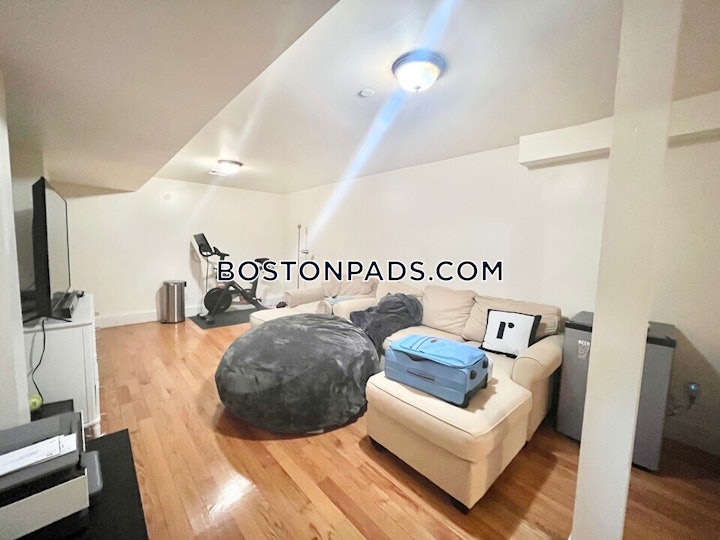 mission-hill-5-beds-2-baths-boston-7750-8009833 