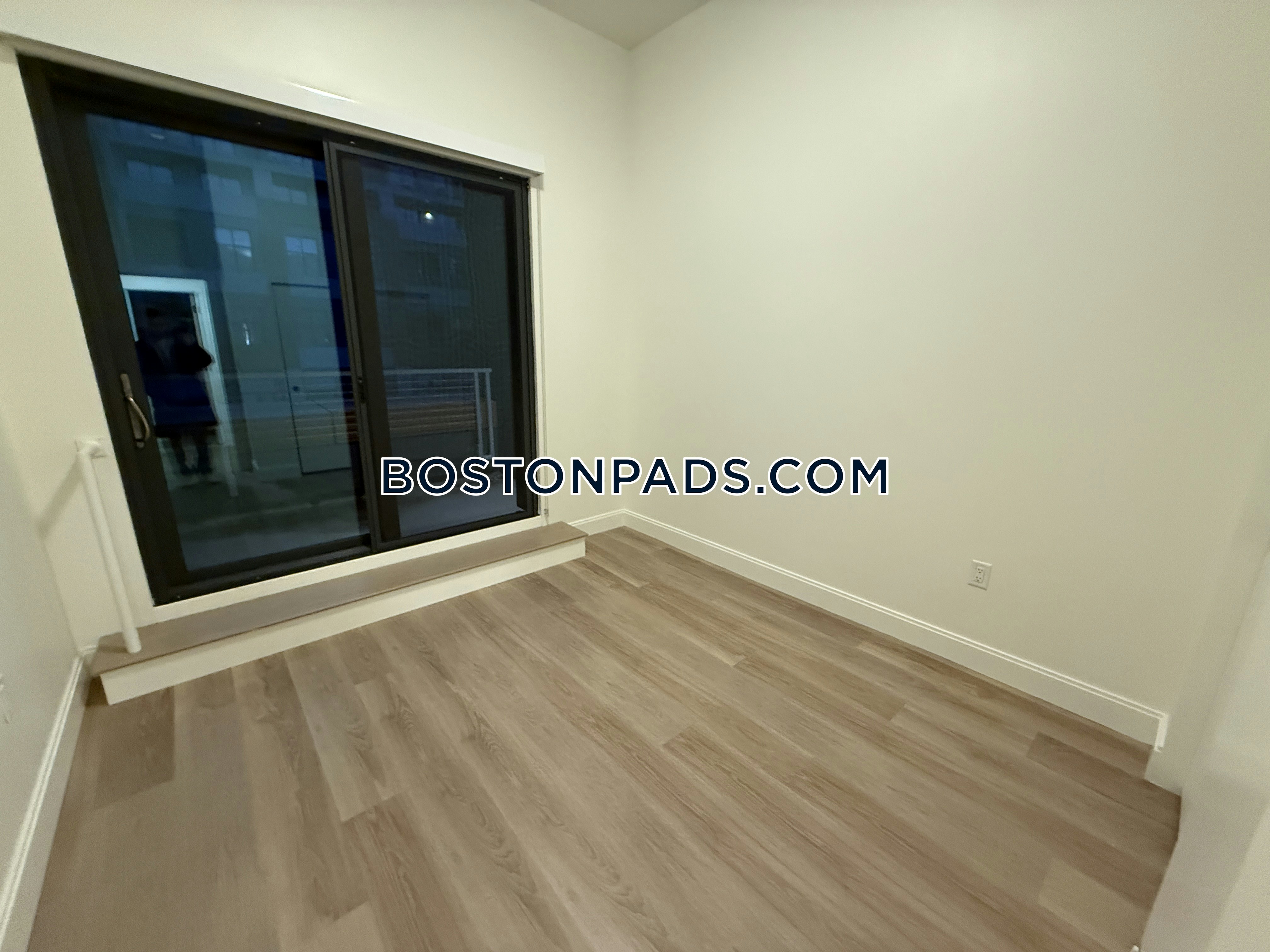 Boston - 2 Beds, 2 Baths