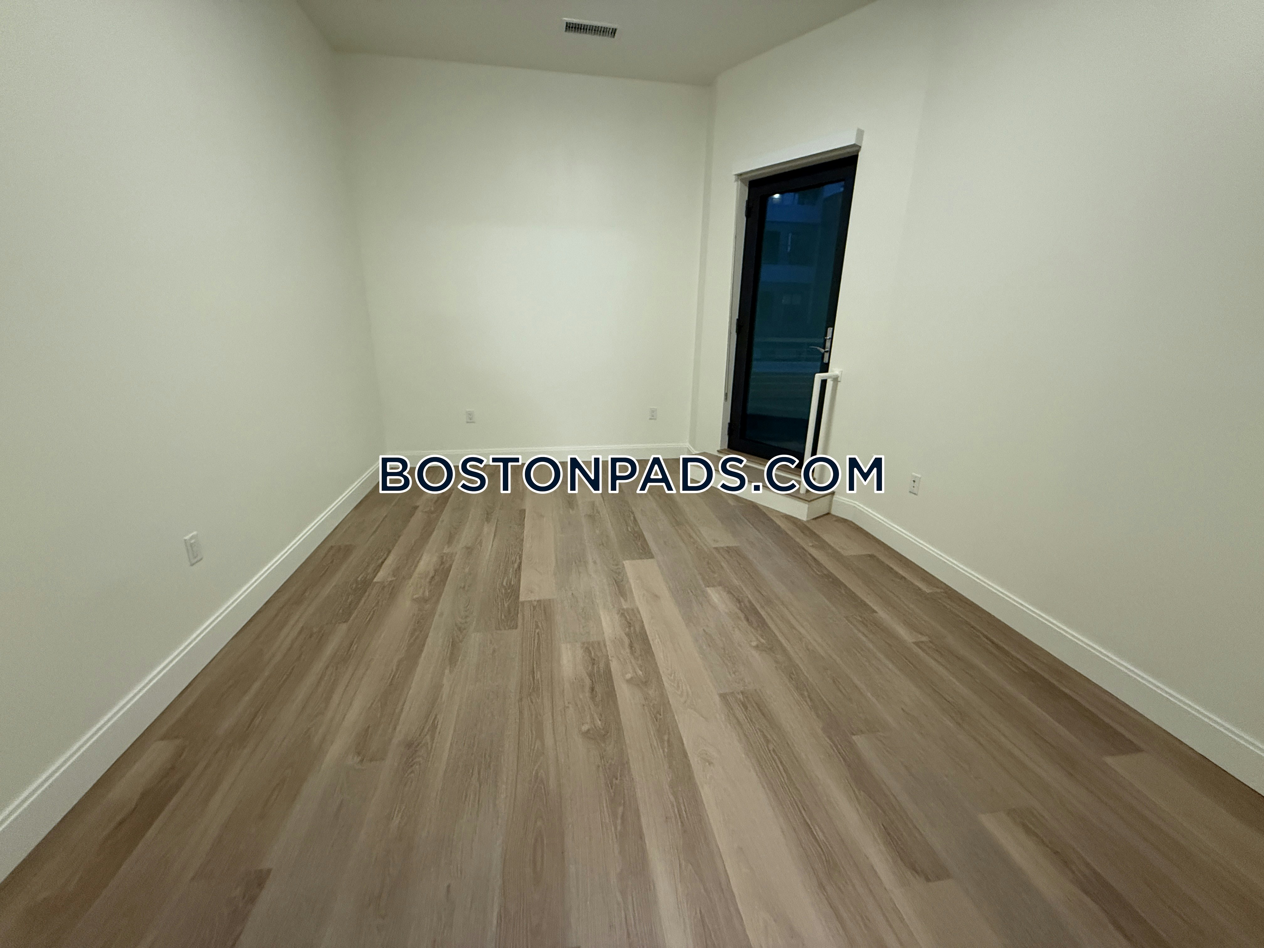 Boston - 2 Beds, 2 Baths