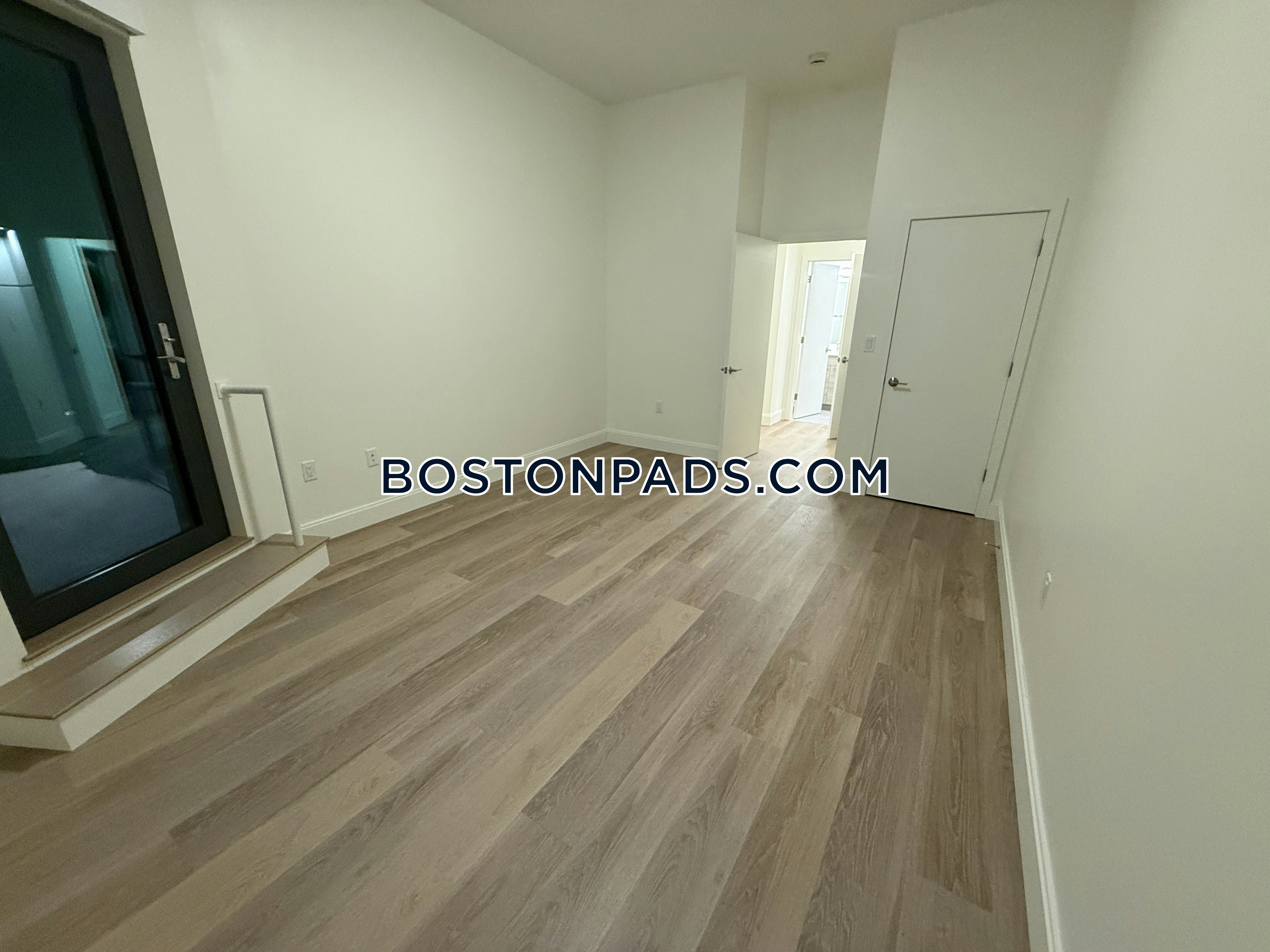 Boston - 2 Beds, 2 Baths
