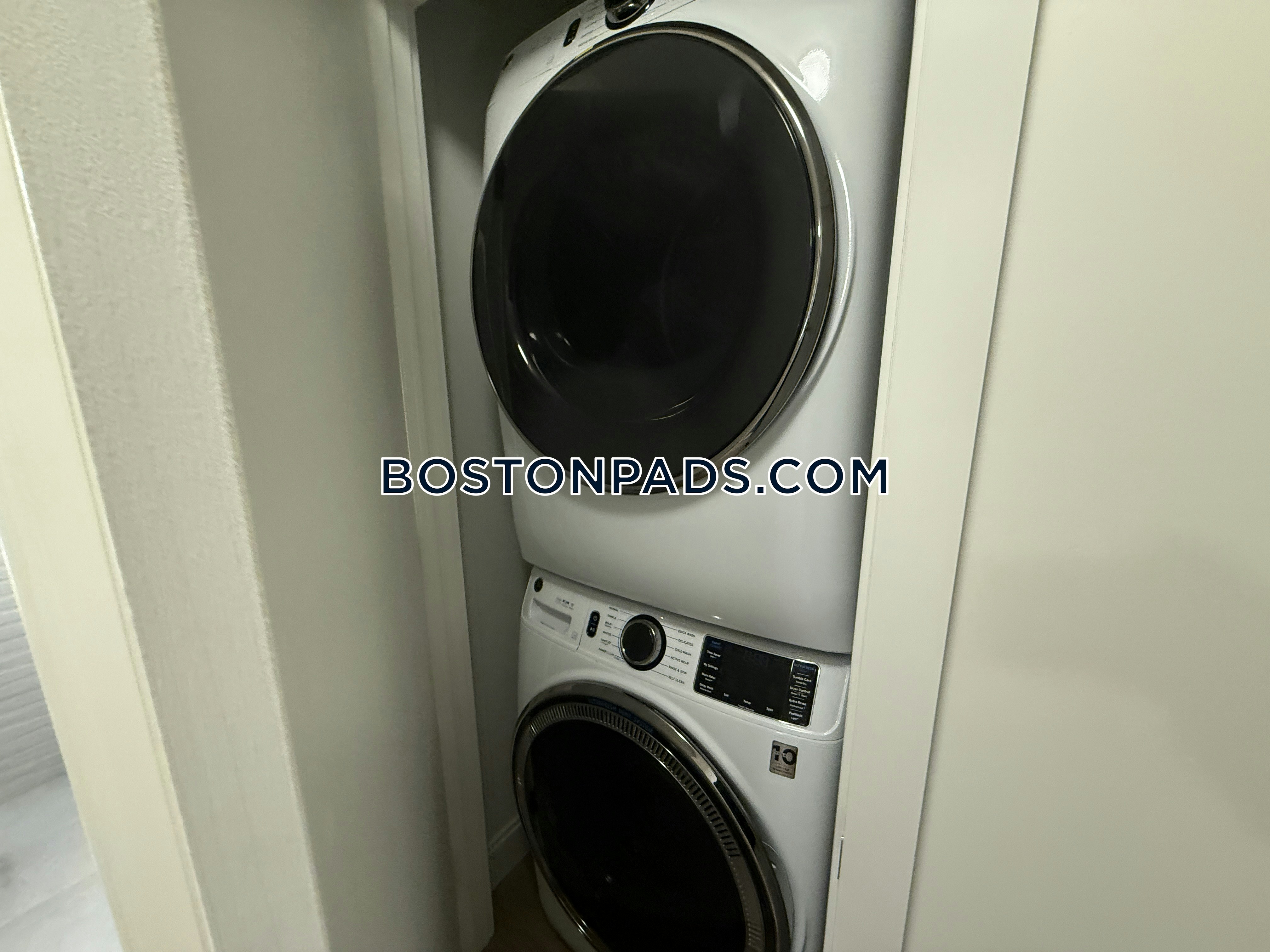 Boston - 2 Beds, 2 Baths