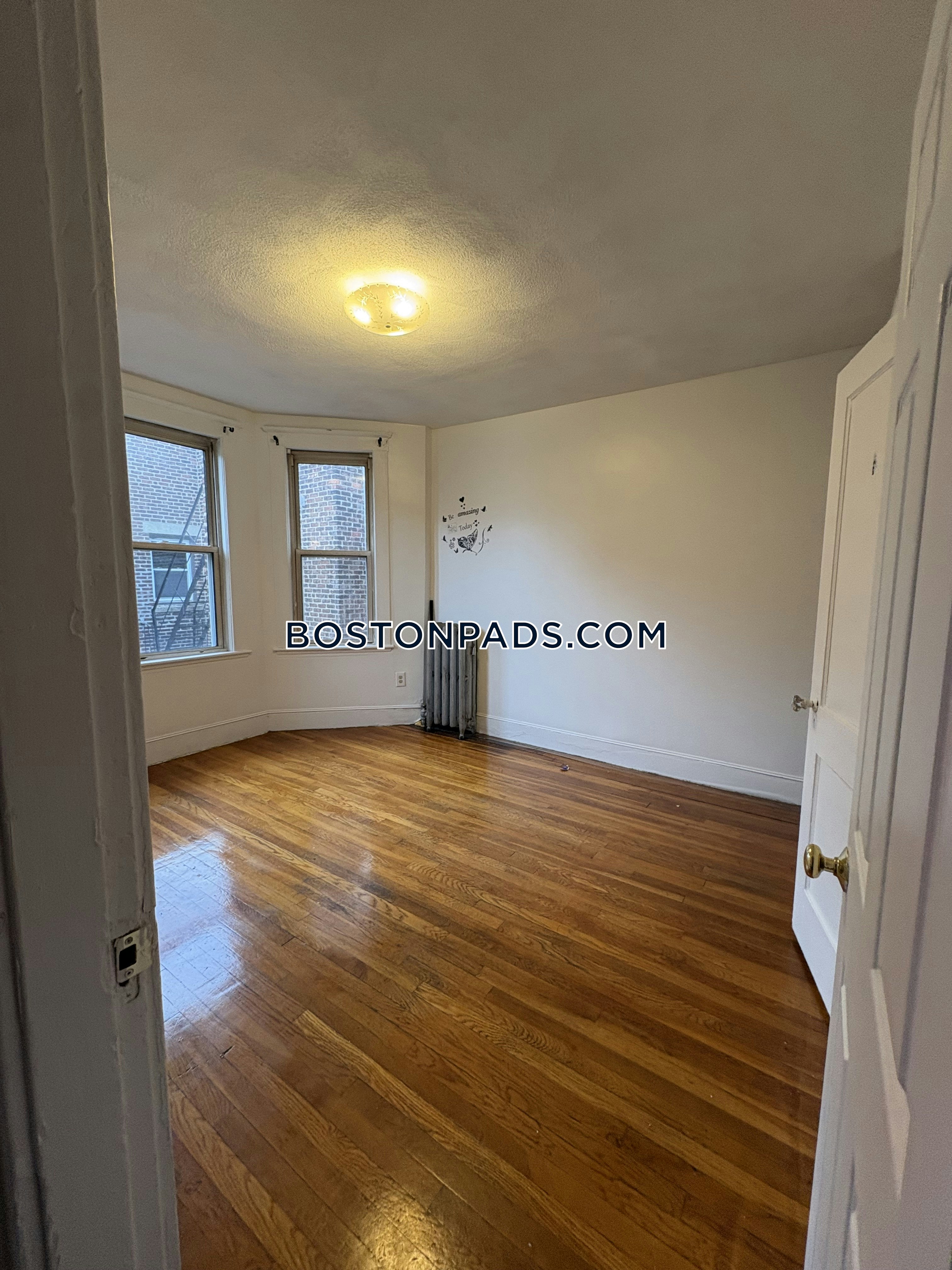 Boston - 1 Beds, 1 Baths