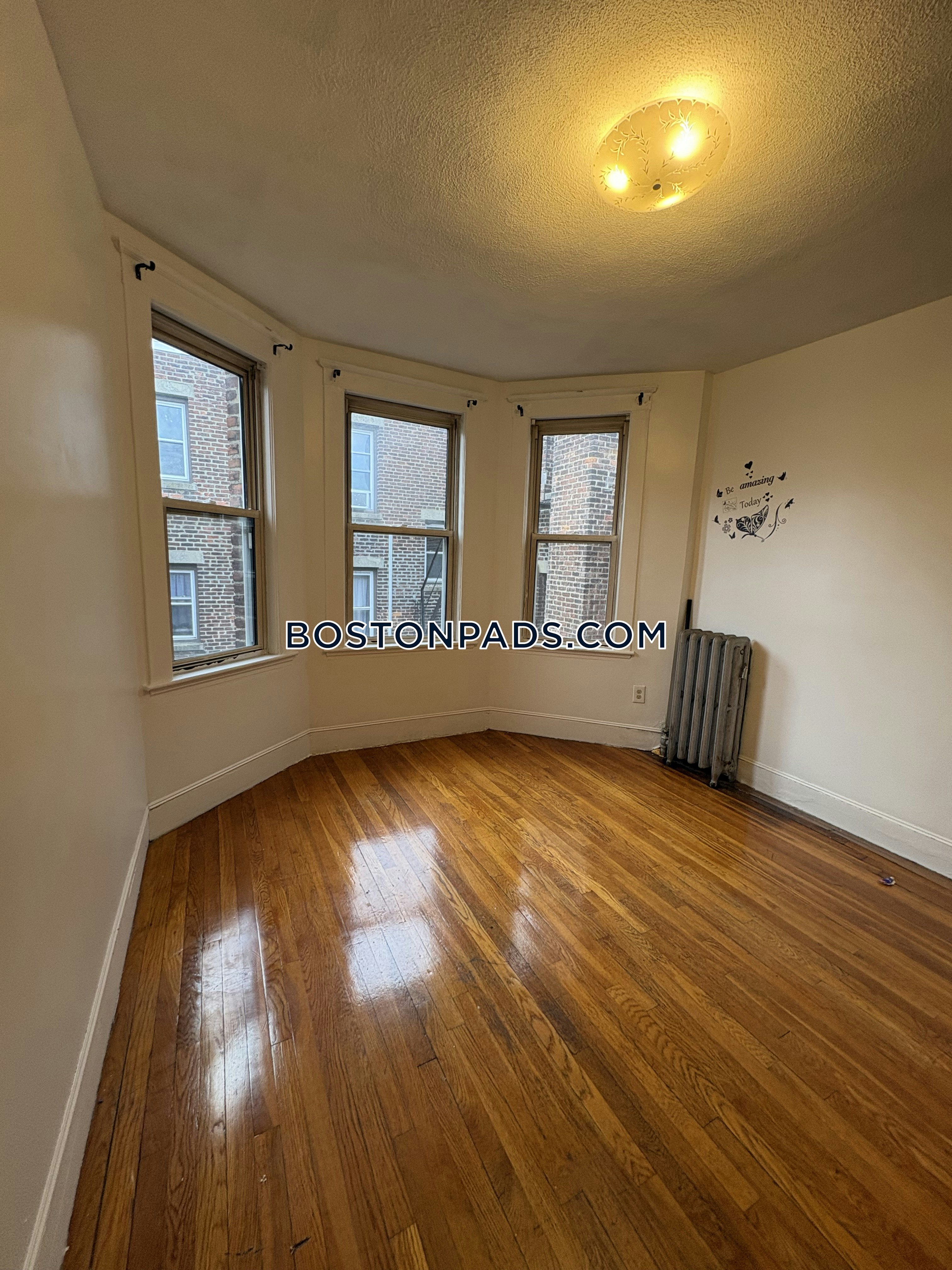 Boston - 1 Beds, 1 Baths