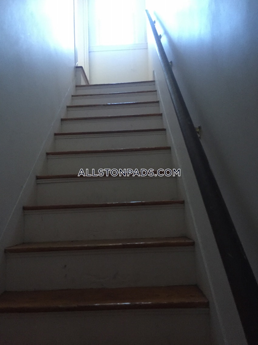 BOSTON - ALLSTON - 4 Beds, 1 Bath - Image 18