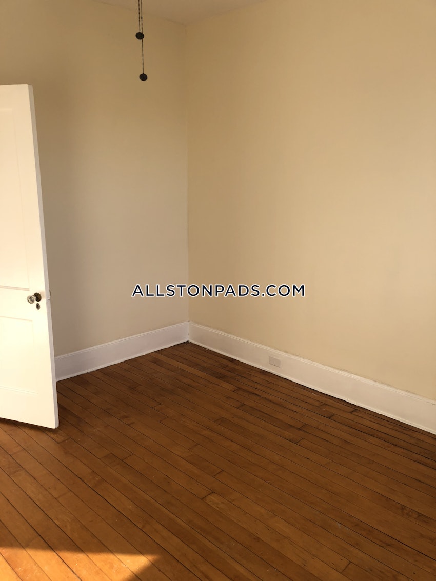 BOSTON - ALLSTON - 1 Bed, 1 Bath - Image 4