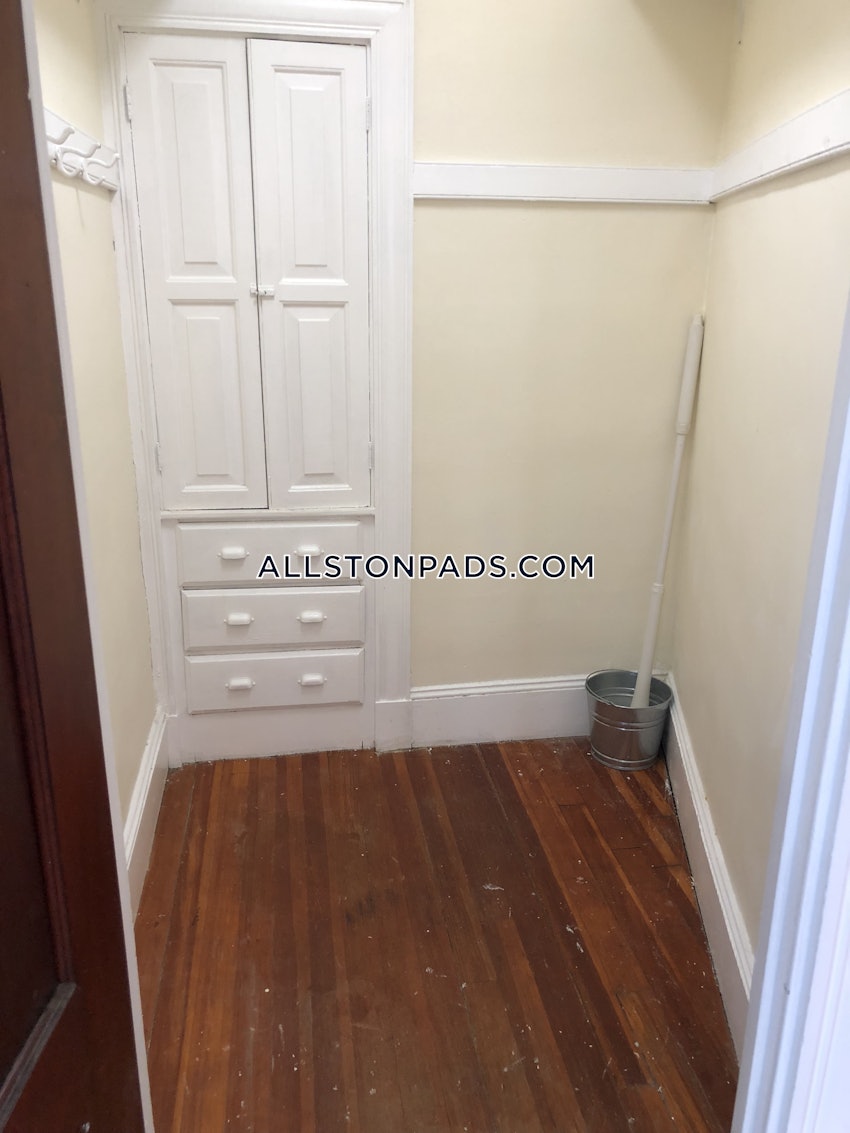 BOSTON - ALLSTON - 1 Bed, 1 Bath - Image 3