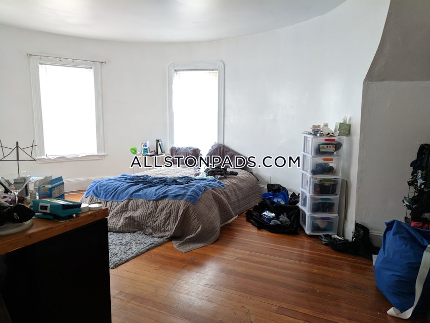 BOSTON - ALLSTON - 3 Beds, 1 Bath - Image 5